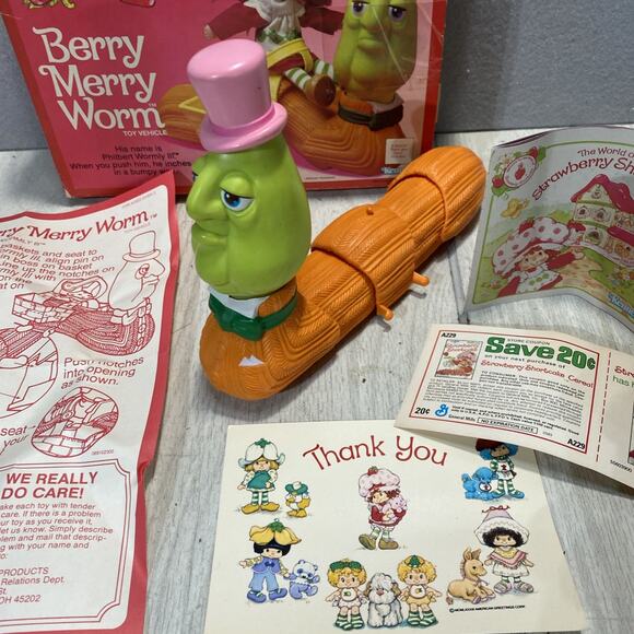 In Original Box BERRY MERRY WORM Strawberry Shortcake Toy Vehicle Vintage Kenner - Picture 3 of 9